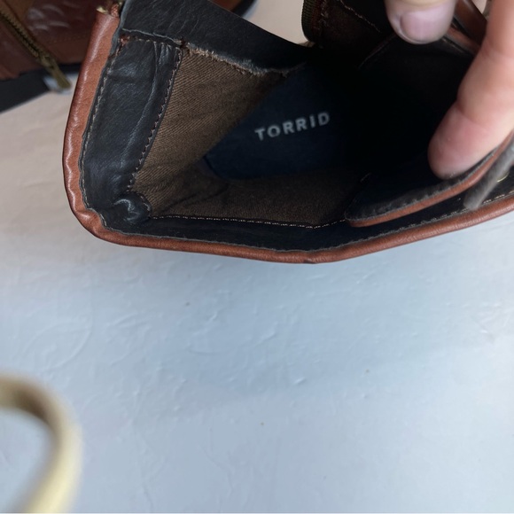 NEW ! Ladies size 6.5 Torrid Rose Embossed Combat Boots - Brown Faux Leather - Picture 11 of 16